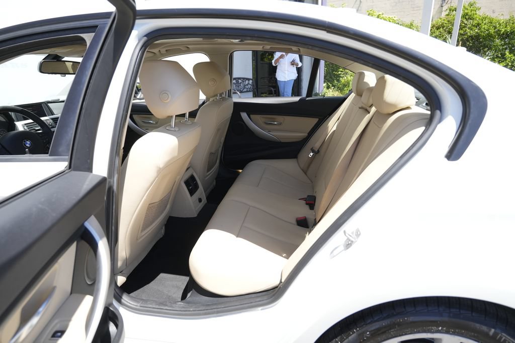 Used 2018 BMW 320i xDrive Sedan AWD/4WD image 23