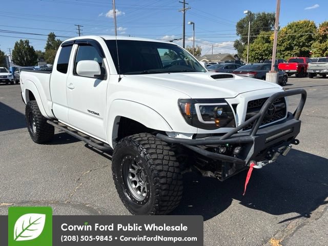 Used 2011 Toyota Tacoma 4x4 Access Cab V6 w/ TRD Sport Pkg image 2