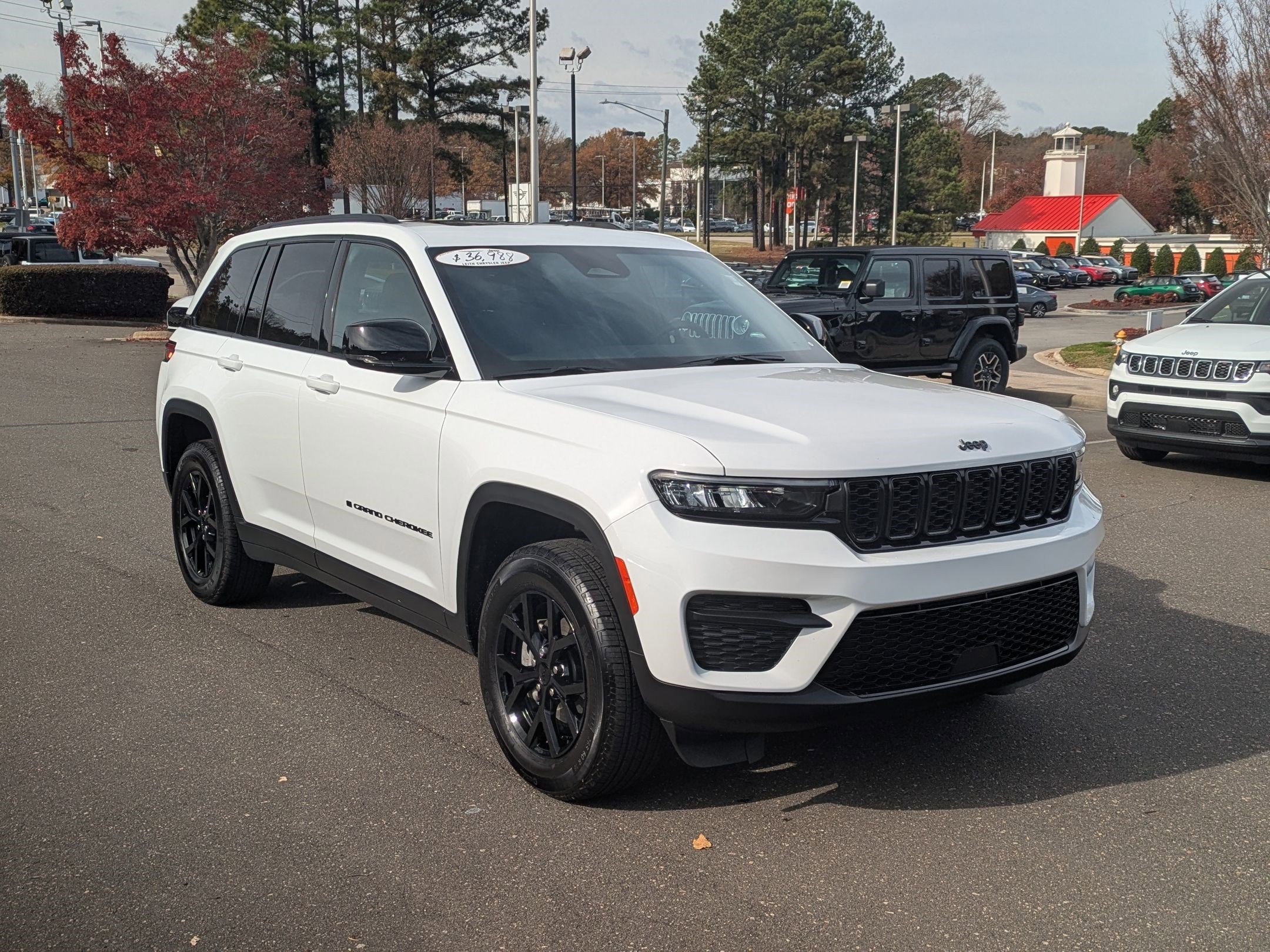 Used 2025 Jeep Grand Cherokee Altitude image 3