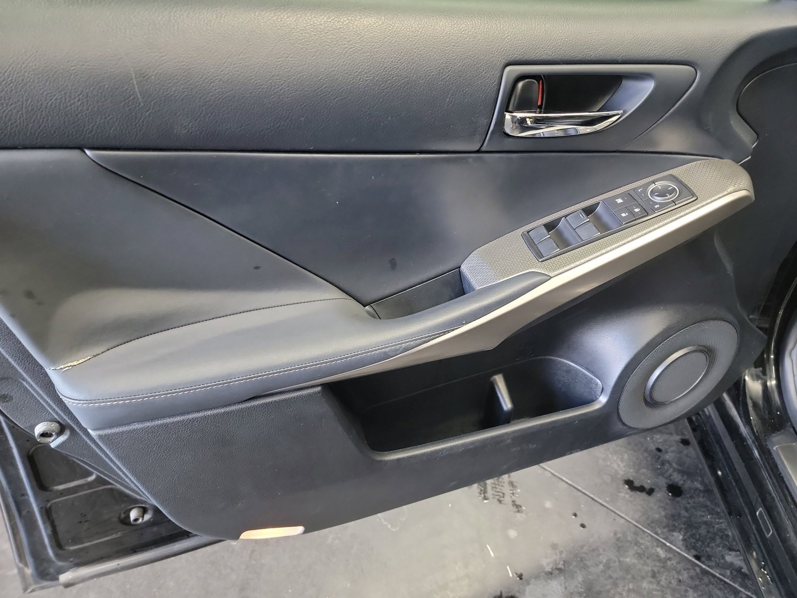 Used 2016 Lexus IS 200t w/ F Sport Package RWD image 13