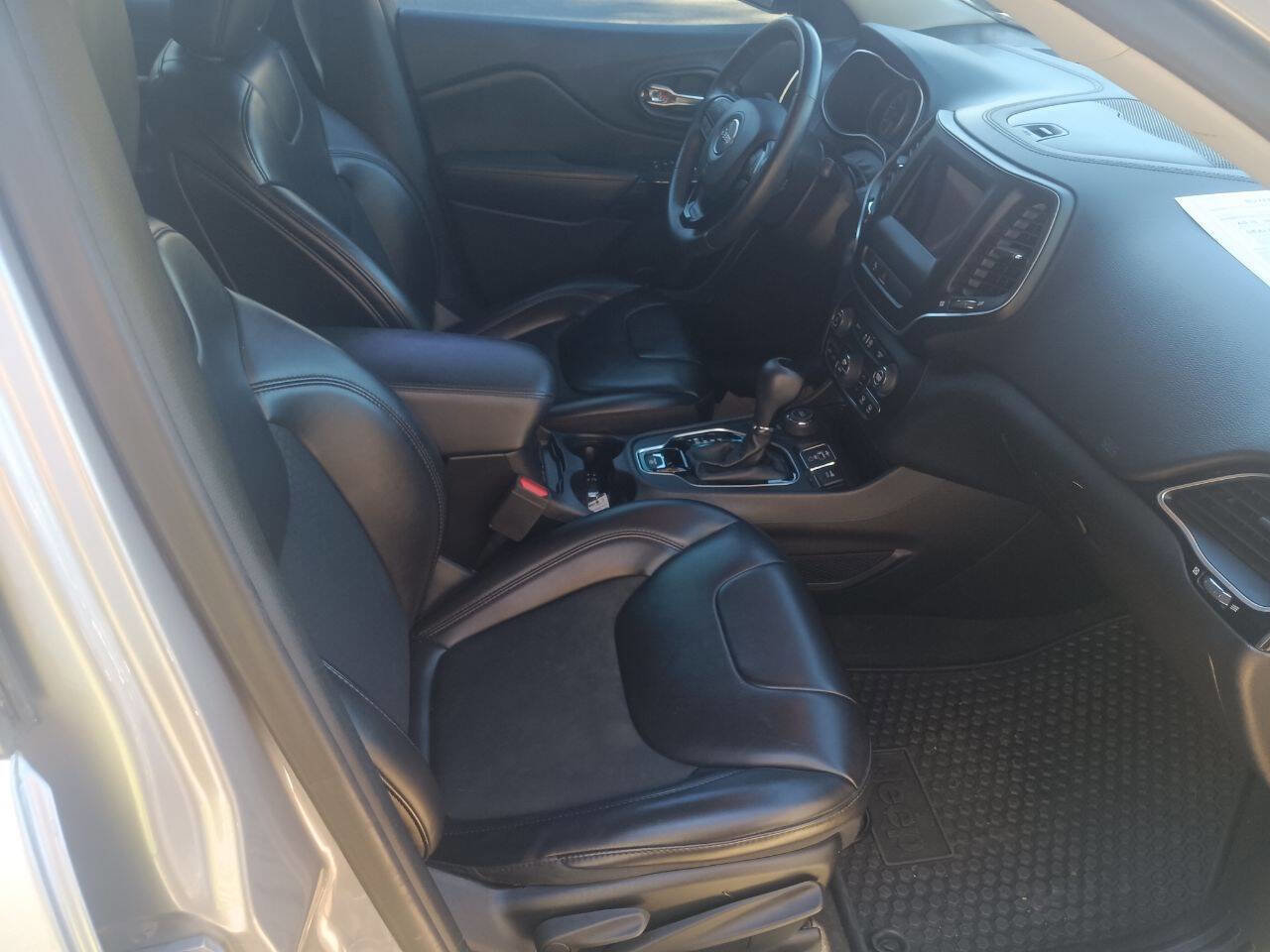 Used 2019 Jeep Cherokee Latitude Plus image 11