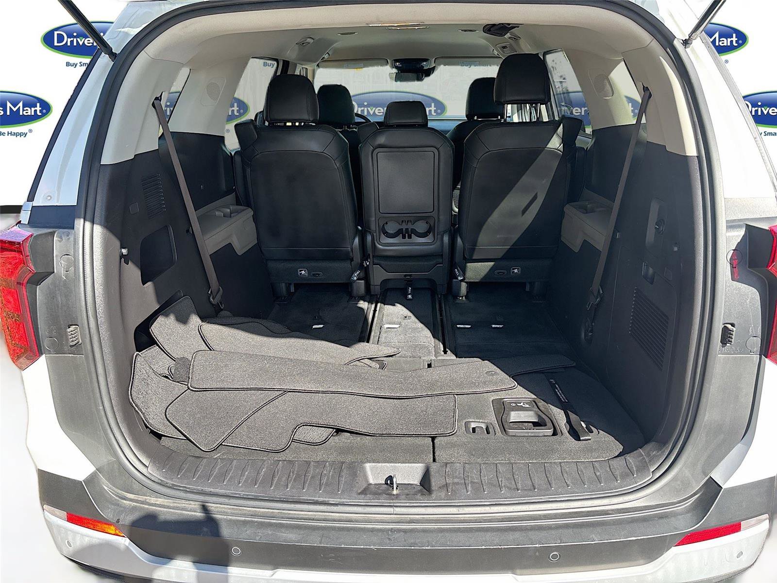 Used 2025 Kia Carnival FWD image 29