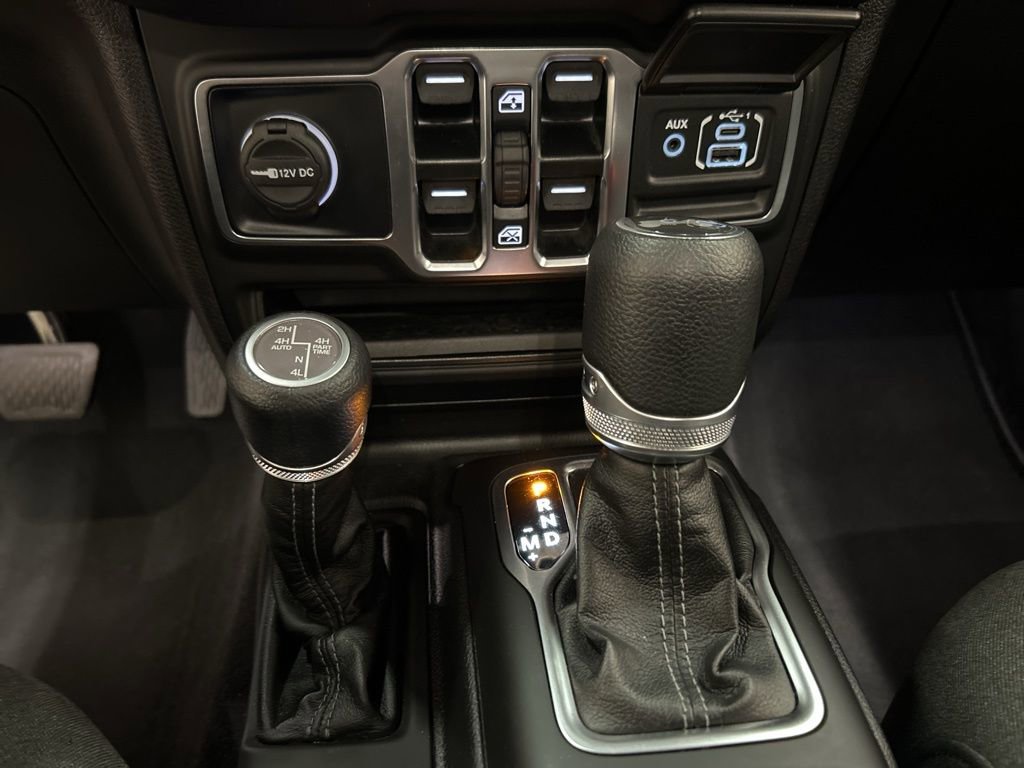 Used 2025 Jeep Wrangler Unlimited Sahara image 23