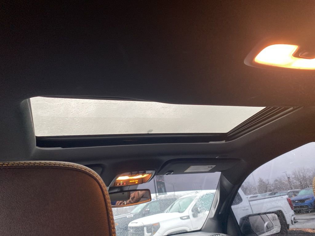 Used 2024 Chevrolet Colorado ZR2 w/ ZR2 Convenience Package III image 9