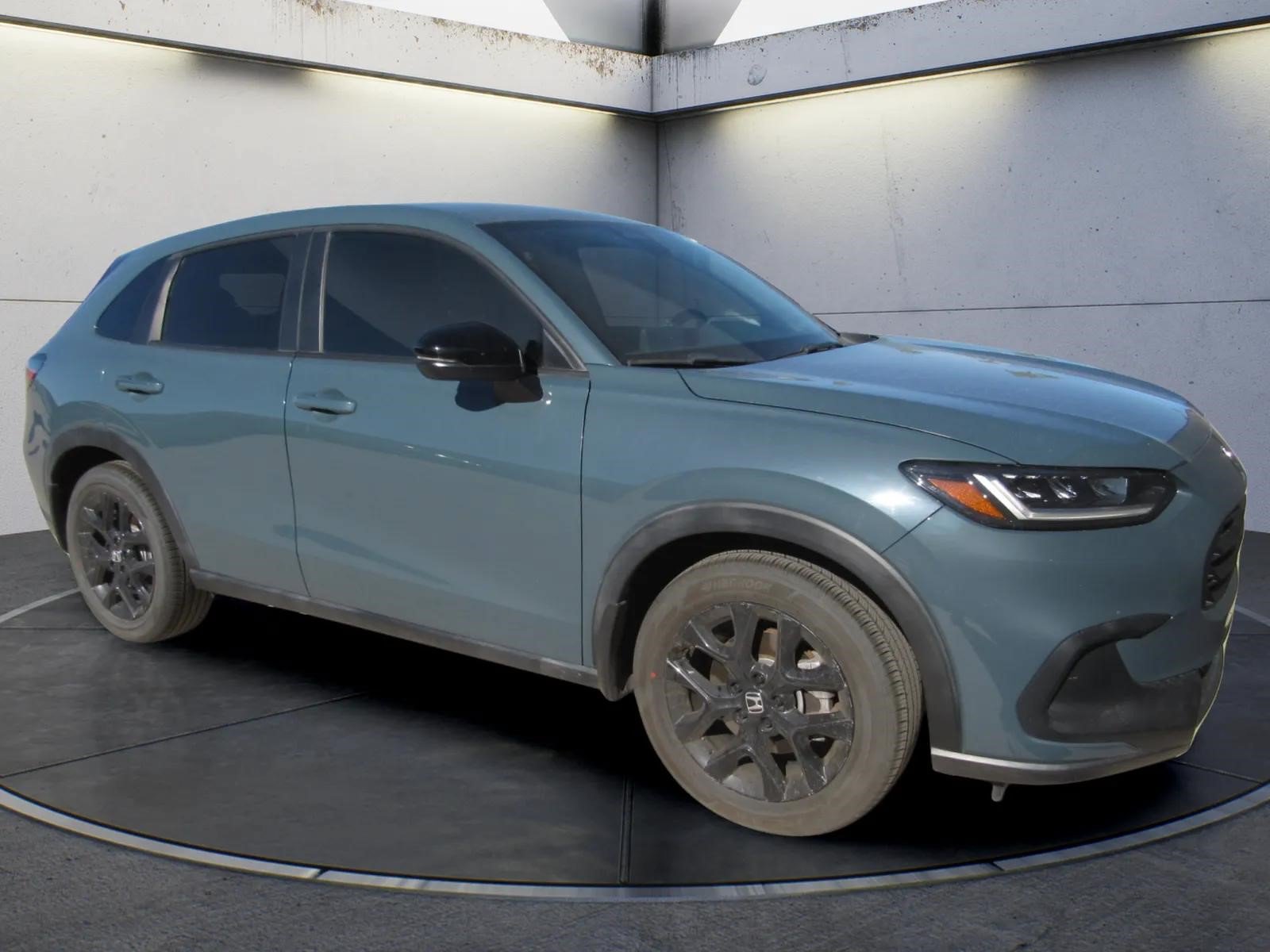 Used 2023 Honda HR-V Sport image 2