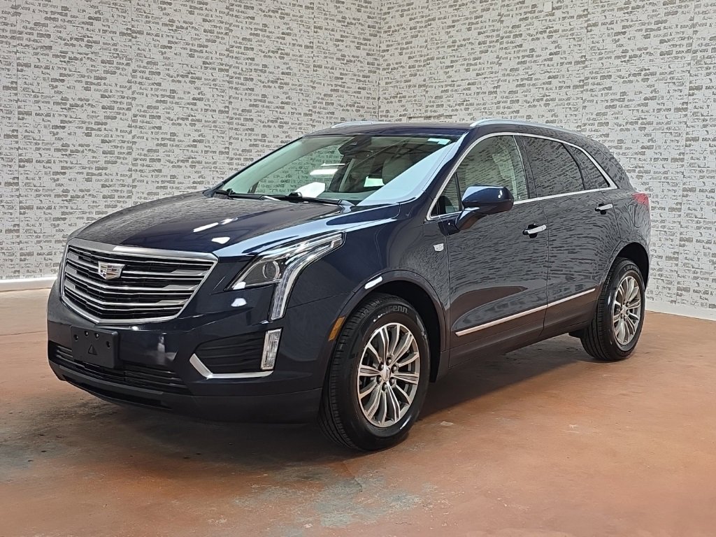 Used 2017 Cadillac XT5 Luxury w/ Driver Awareness Package image 3