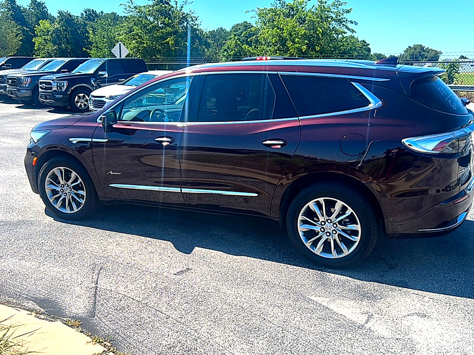 Used 2024 Buick Enclave Avenir AWD/4WD image 6