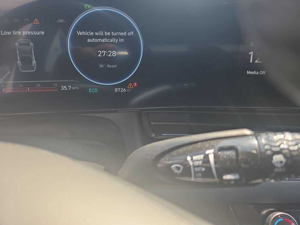 Certified 2025 Hyundai Elantra SEL FWD image 15