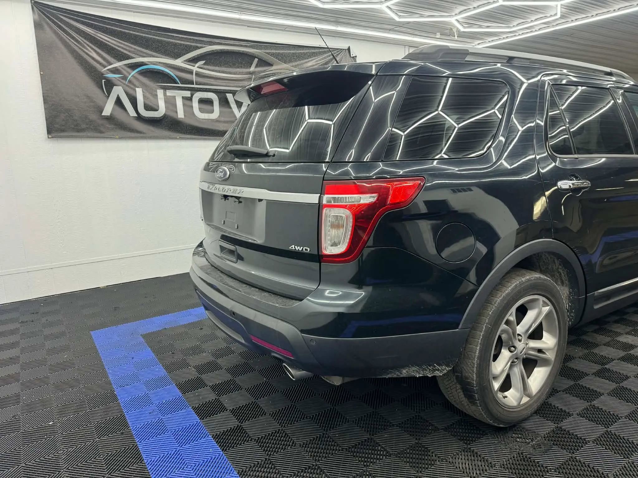 Used 2014 Ford Explorer Limited AWD/4WD image 3