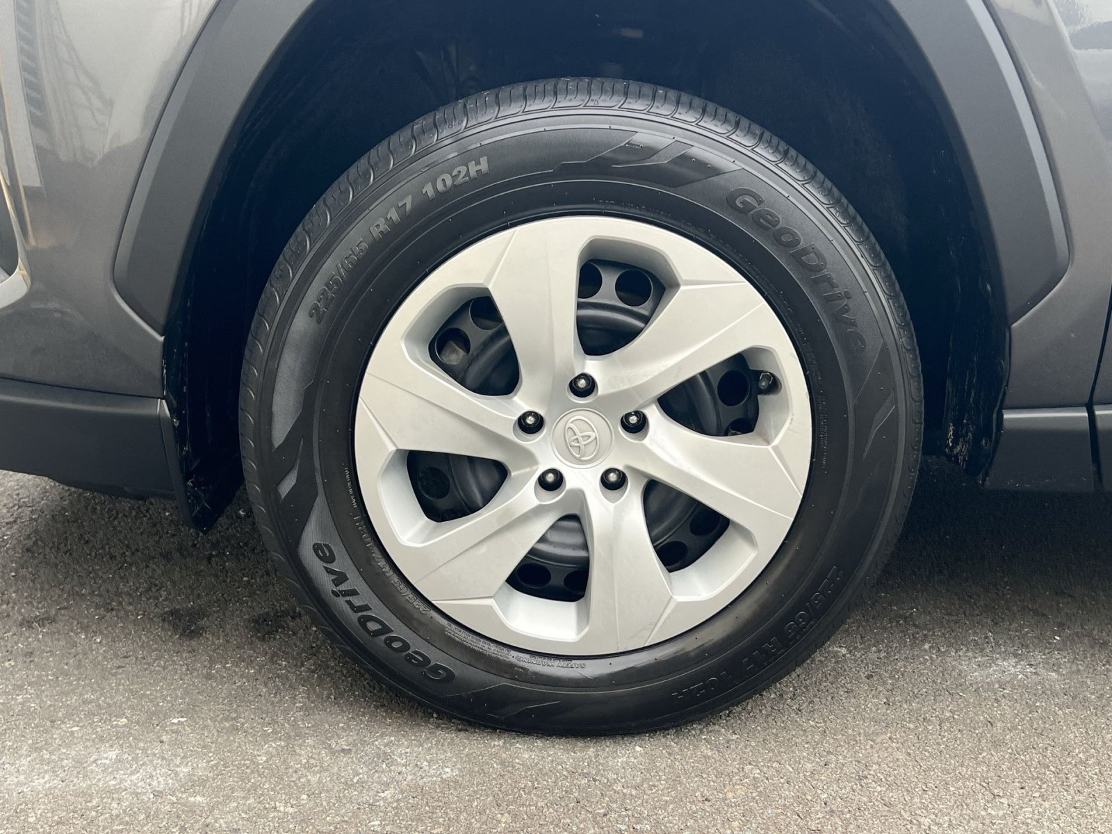 Used 2019 Toyota RAV4 LE AWD/4WD image 12