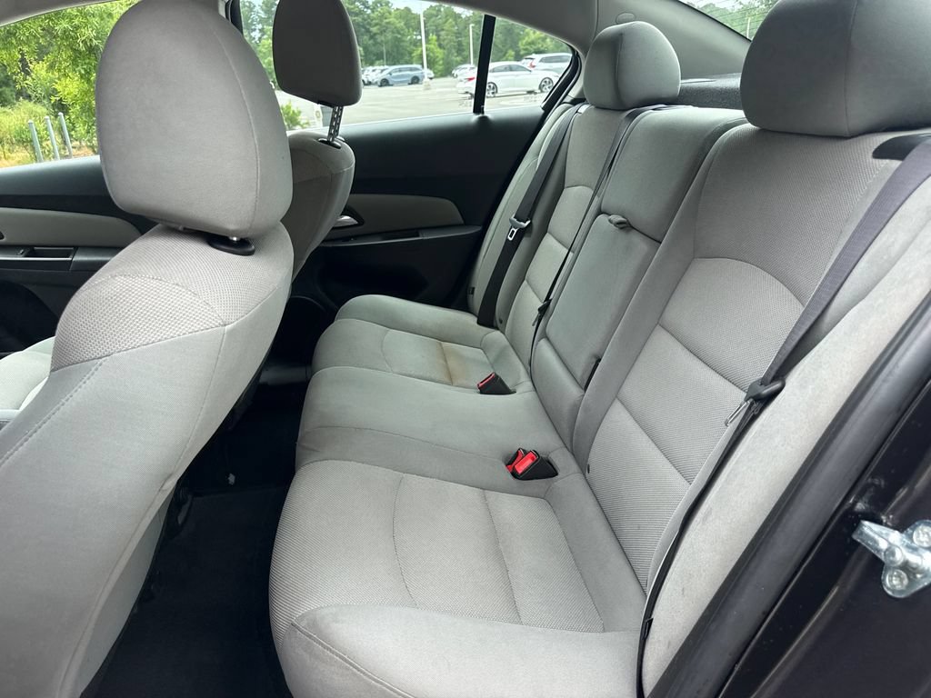 Used 2015 Chevrolet Cruze LT w/ Technology Package FWD image 31