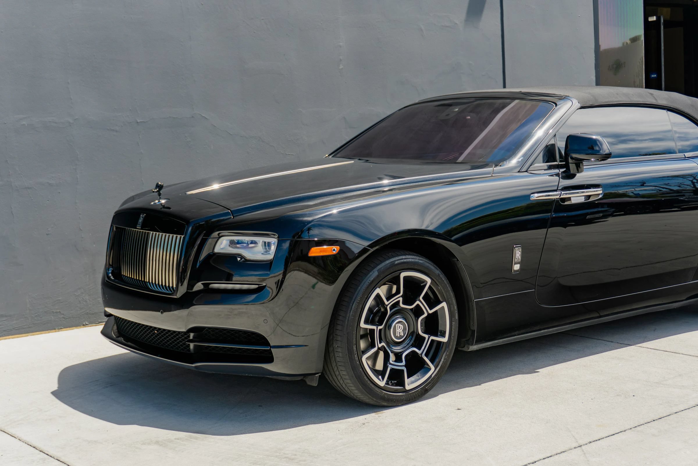 Used 2018 Rolls-Royce Dawn RWD image 20