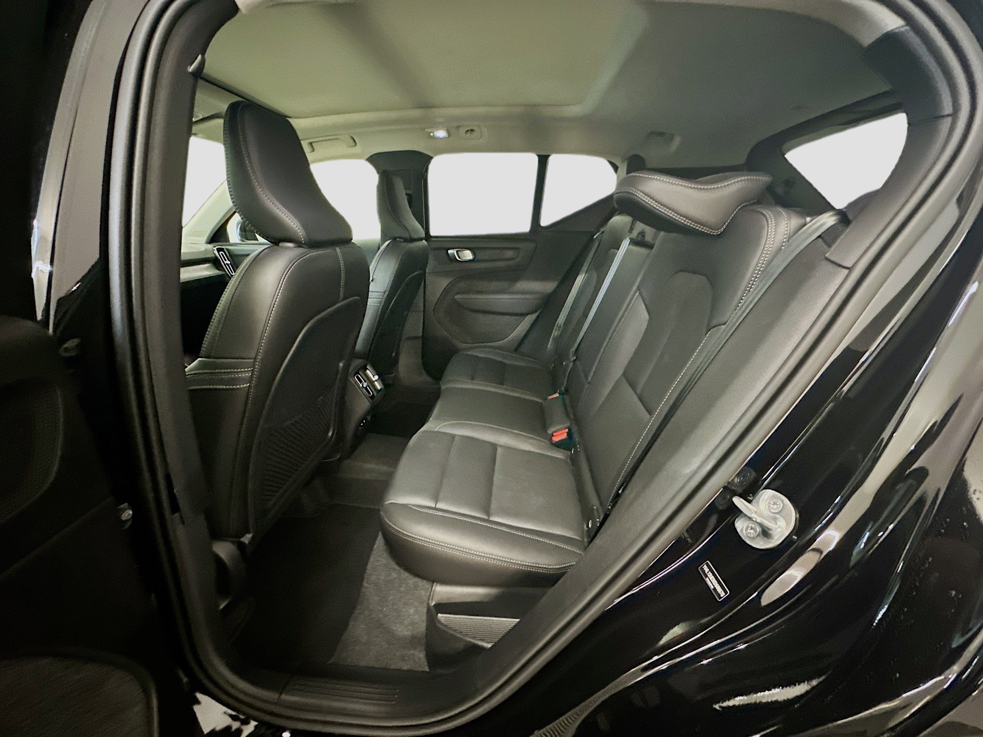 Used 2025 Volvo XC40 B5 Plus AWD/4WD image 29