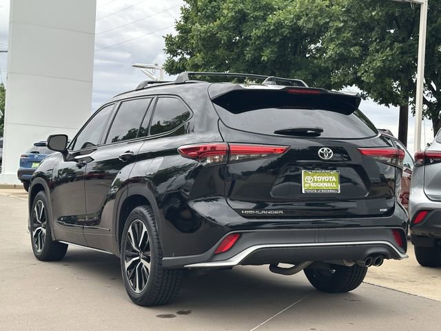 Used 2021 Toyota Highlander XSE FWD image 3