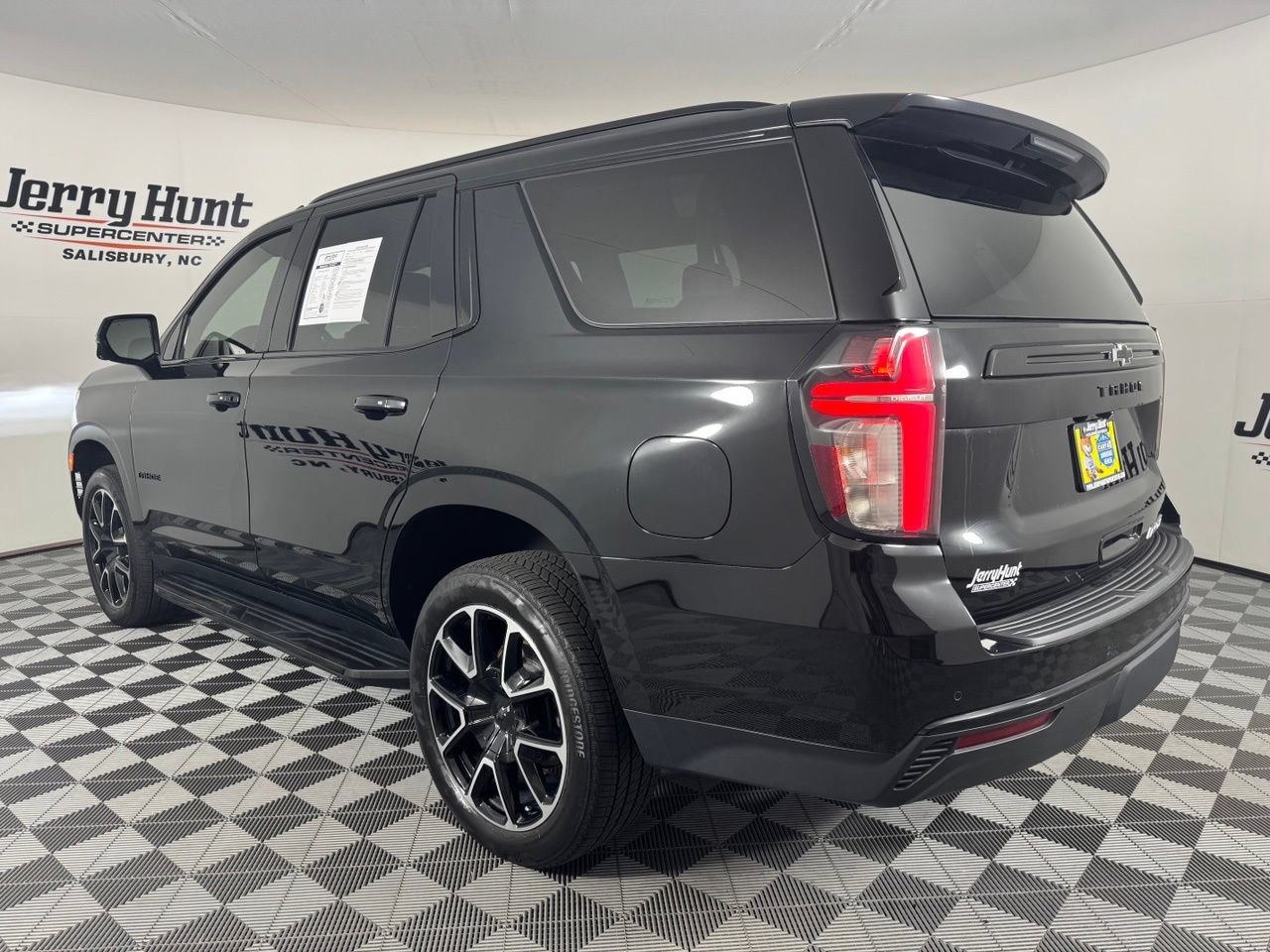 Used 2024 Chevrolet Tahoe RST w/ Luxury Package RWD image 8