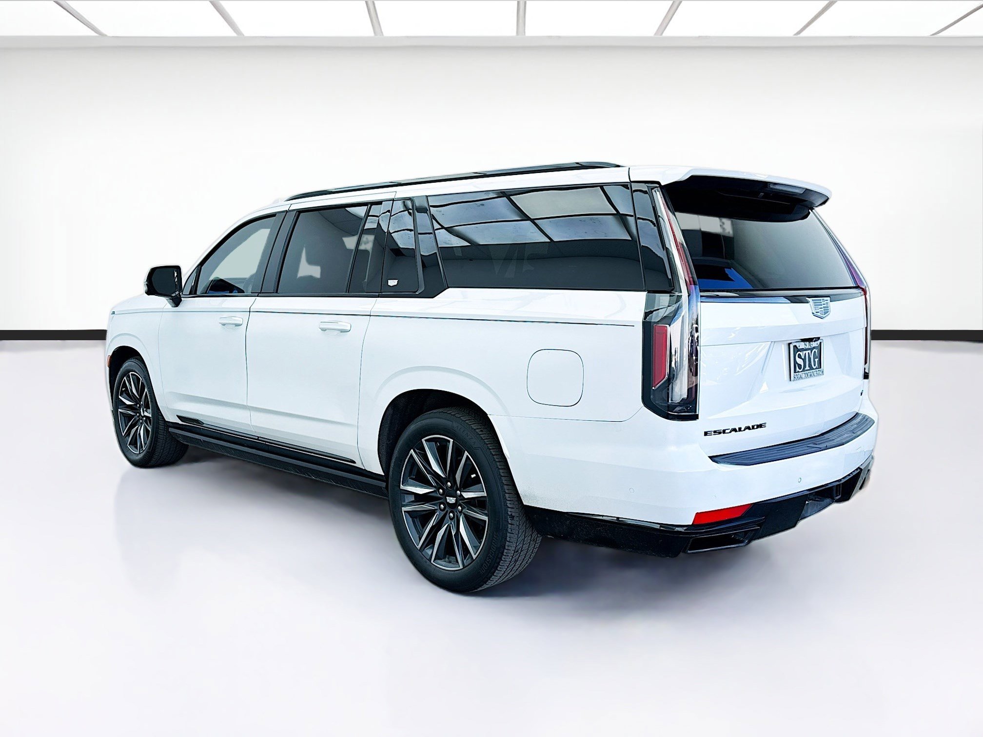 Used 2021 Cadillac Escalade ESV Sport w/ Driver Assist Tech Package AWD/4WD image 6