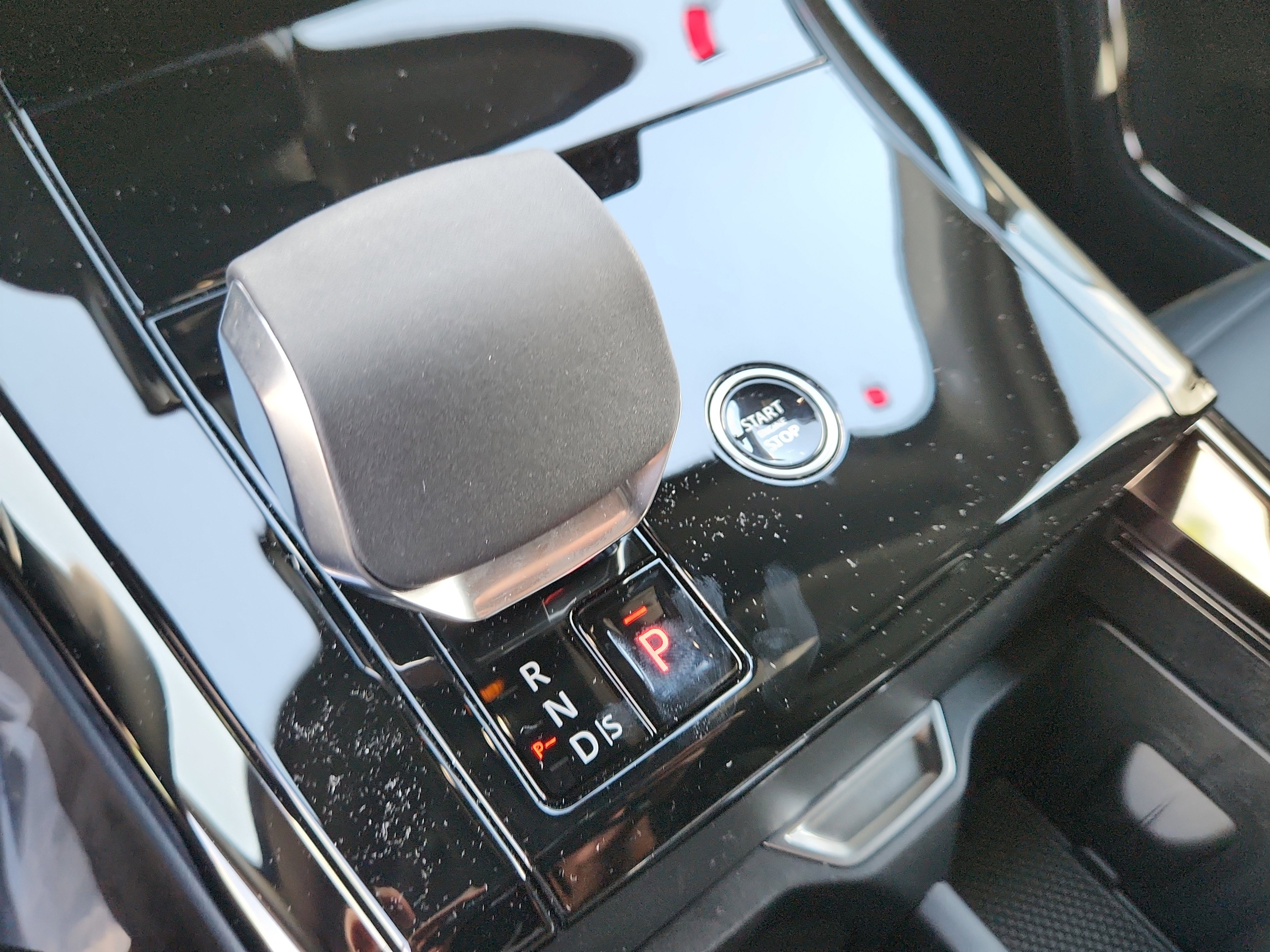New 2025 Land Rover Range Rover Sport Dynamic SE image 28