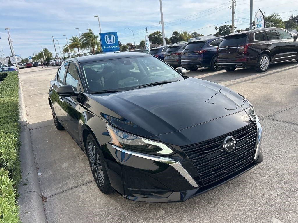 Used 2024 Nissan Altima 2.5 SV image 3