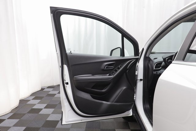 Certified 2020 Chevrolet Trax LT w/ LT Convenience Package image 4