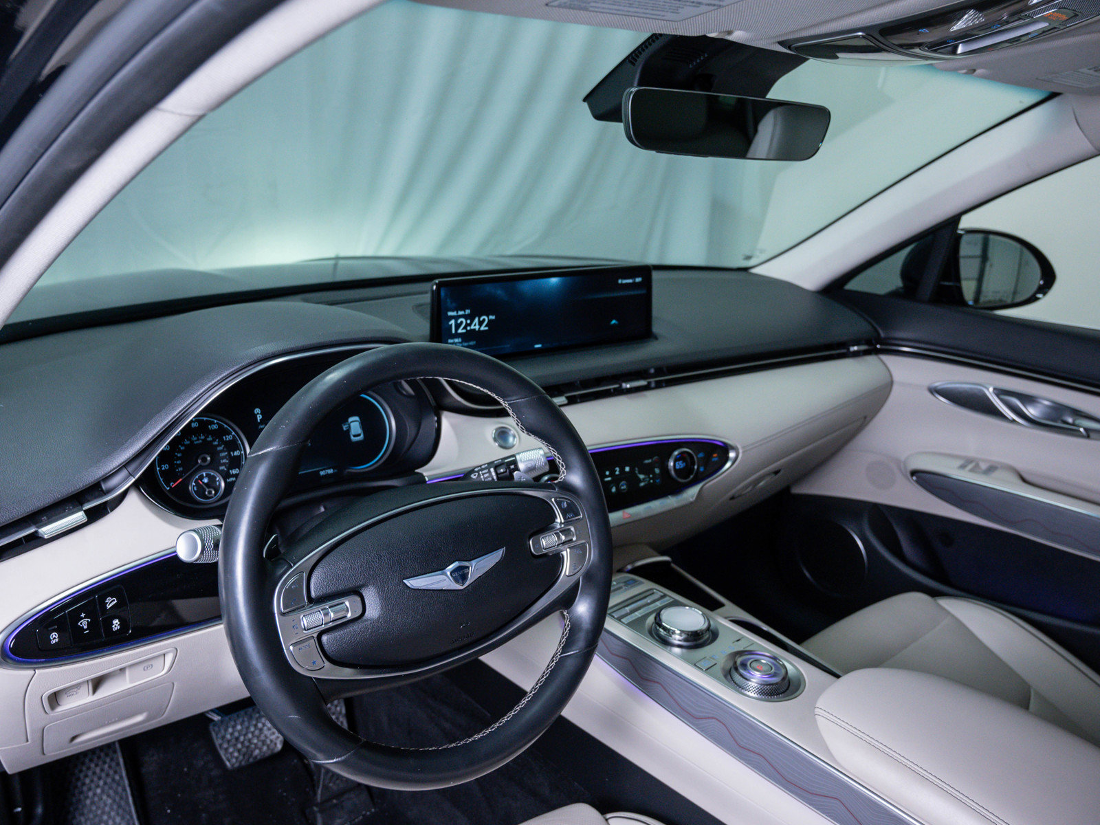 Used 2022 Genesis GV70 2.5T w/ Advanced Package image 21