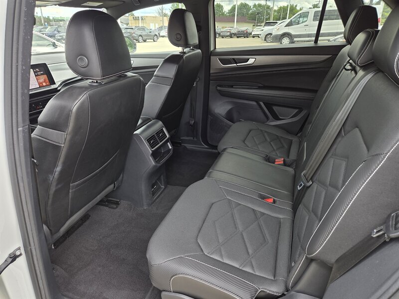 Used 2024 Volkswagen Atlas Cross Sport SE AWD/4WD image 11