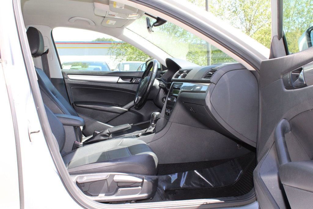 Used 2015 Volkswagen Passat 1.8T Wolfsburg Edition image 25