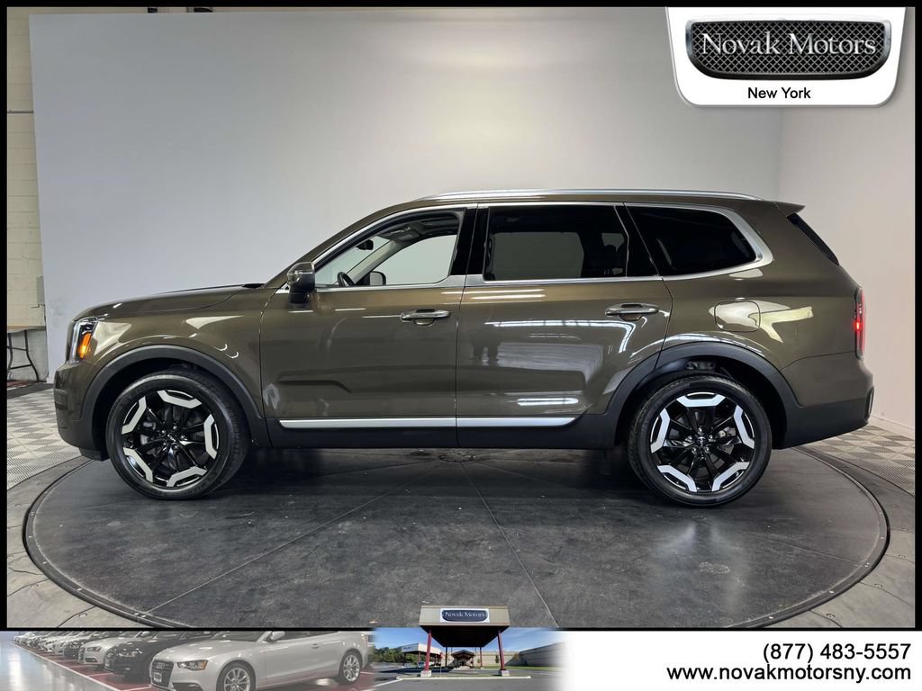 Used 2023 Kia Telluride EX w/ EX Captain's Chair Package AWD/4WD image 5
