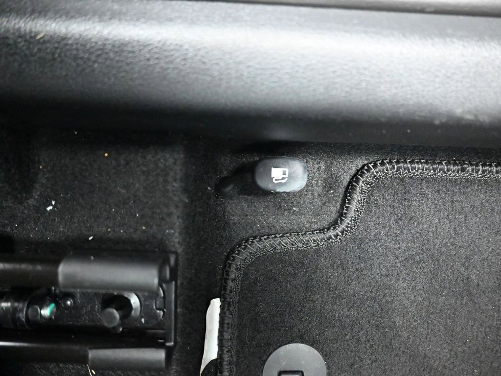 Used 2023 Hyundai Kona Limited w/ Cargo Package FWD image 31