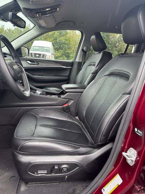 Used 2023 Jeep Grand Cherokee Limited AWD/4WD image 9