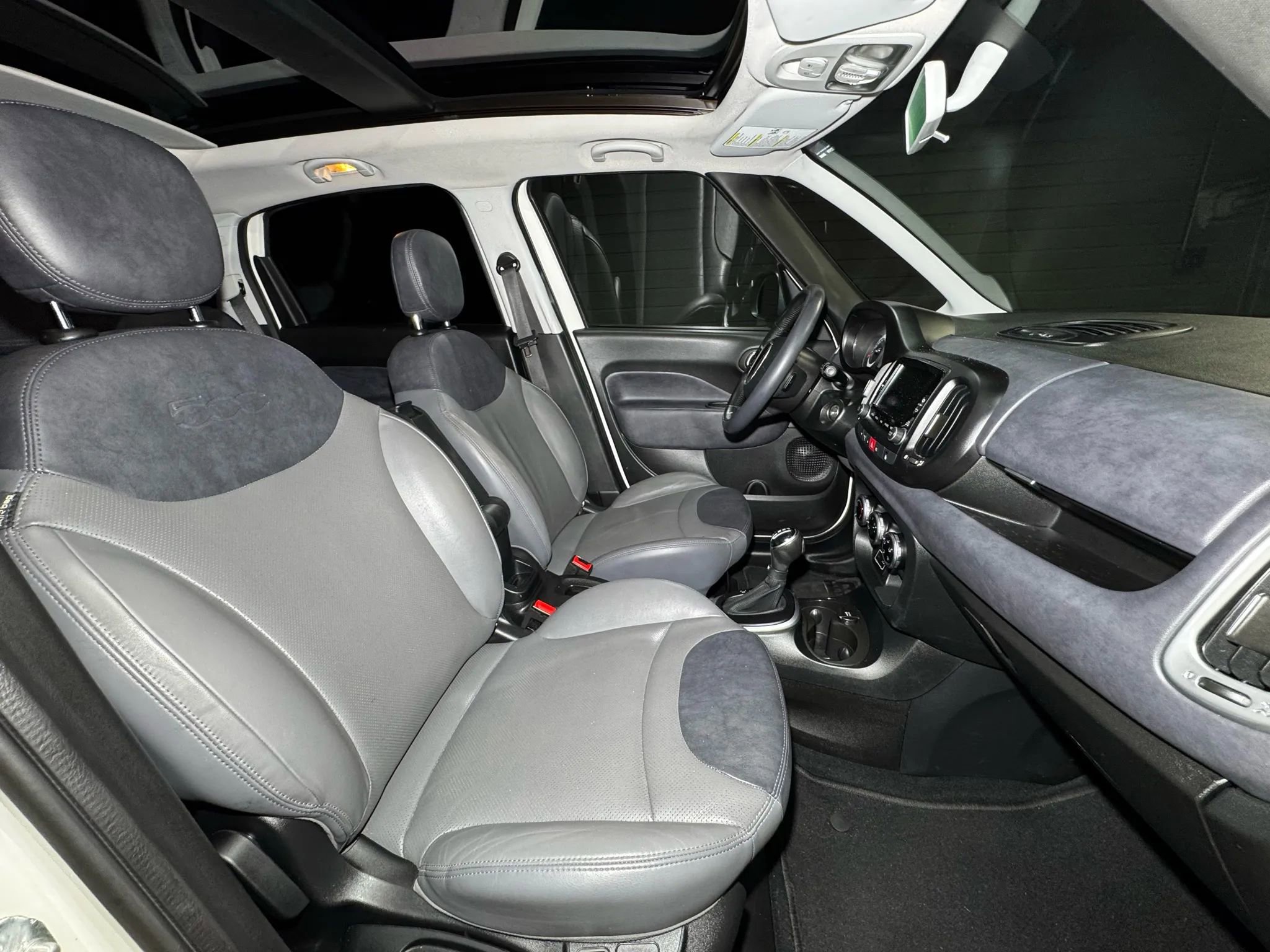 Used 2017 FIAT 500L Trekking w/ Dual-Pane Sunroof Package FWD image 34