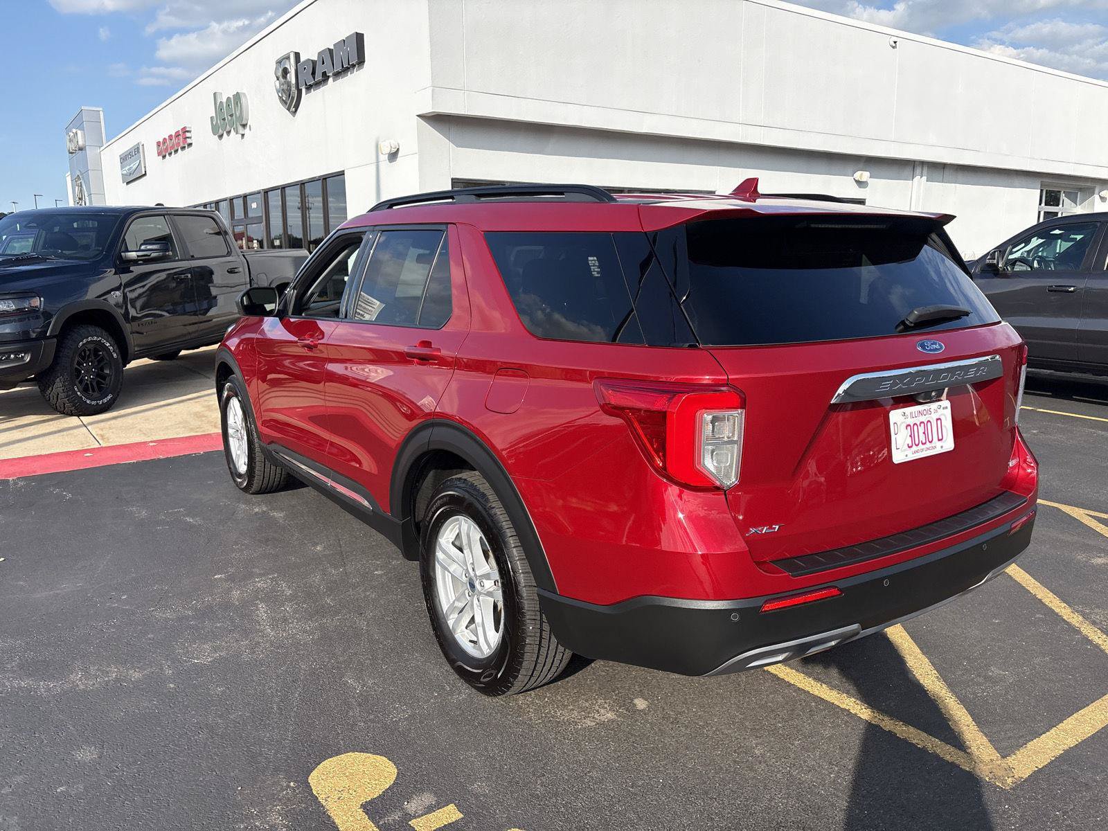 Used 2020 Ford Explorer XLT w/ Equipment Group 202A AWD/4WD image 7