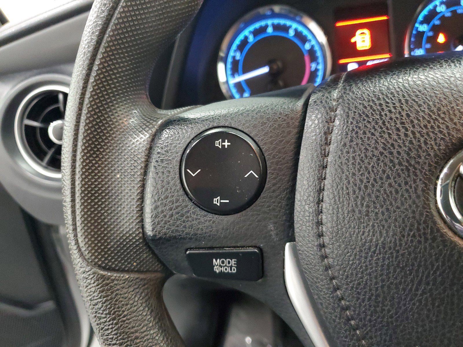 Used 2019 Toyota Corolla LE FWD image 24