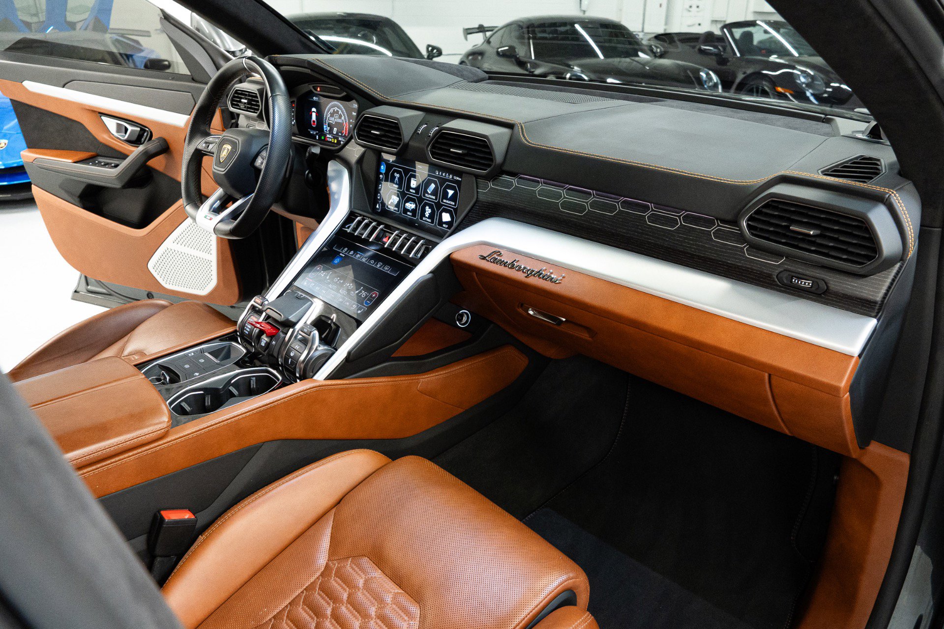 Used 2019 Lamborghini Urus image 24