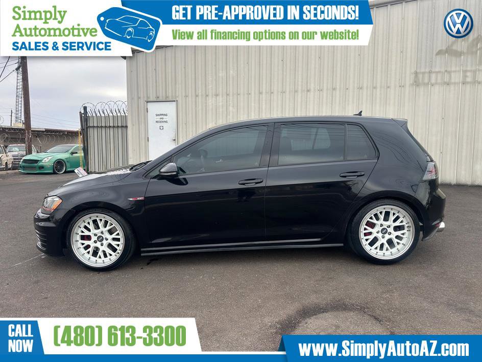 Used 2017 Volkswagen Golf 4-Door FWD image 5