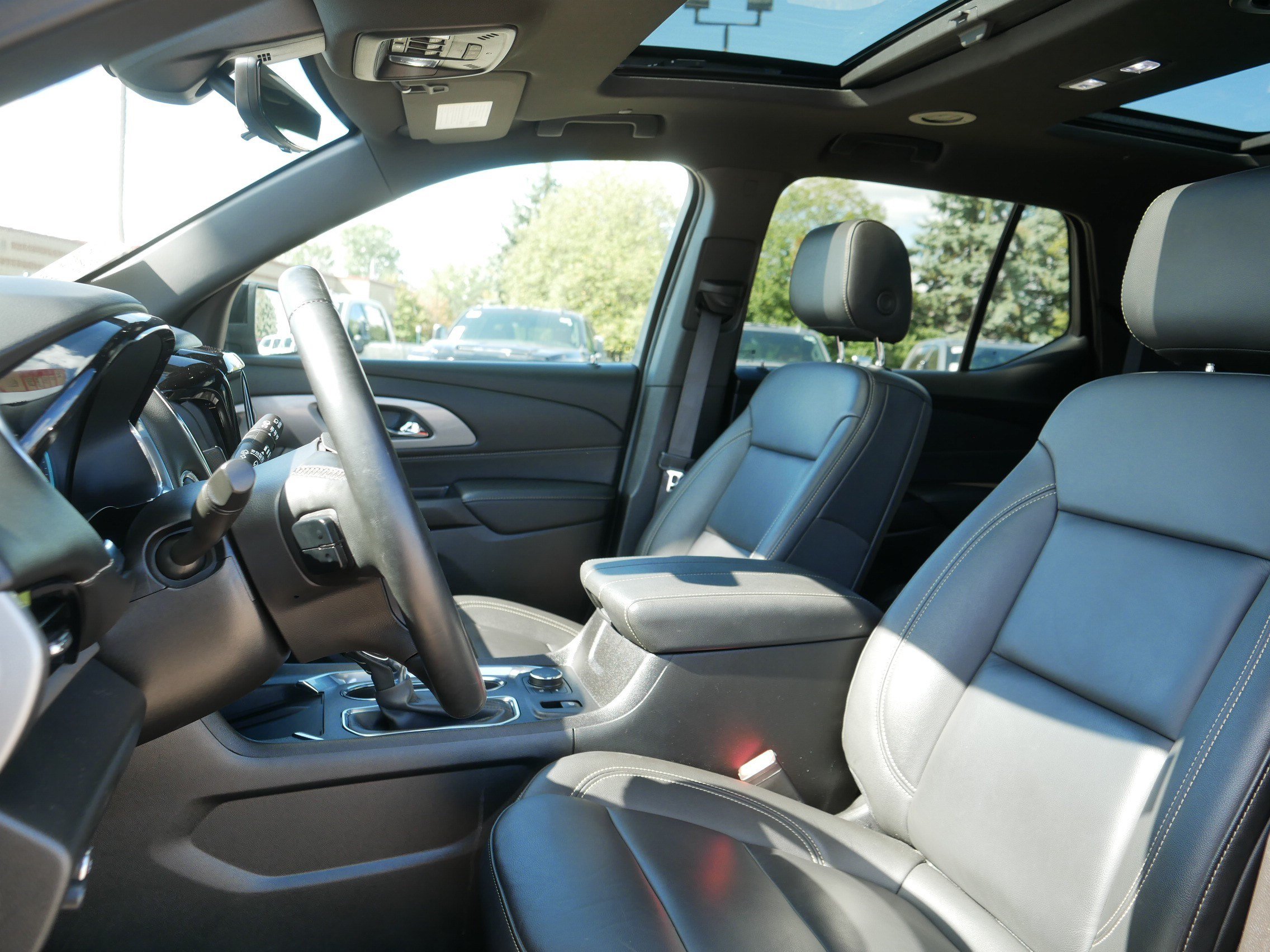 Used 2023 Chevrolet Traverse LT w/ LT Premium Package AWD/4WD image 34