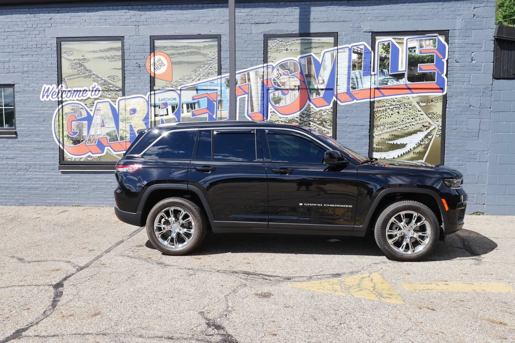Used 2025 Jeep Grand Cherokee Laredo X w/ Luxury Tech Group I AWD/4WD image 25