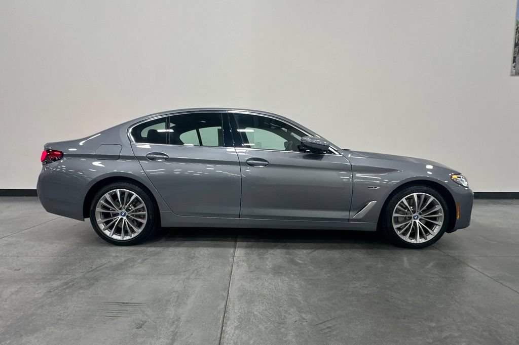 Used 2023 BMW 530e w/ Convenience Package RWD image 3