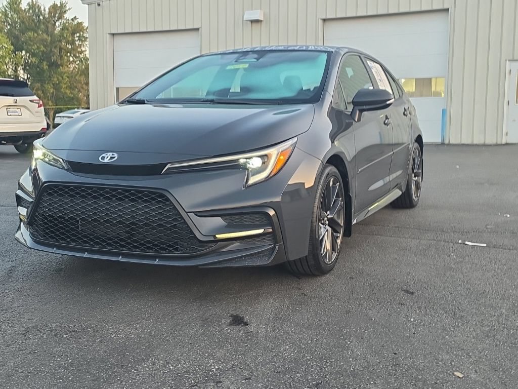 Used 2024 Toyota Corolla SE FWD image 3