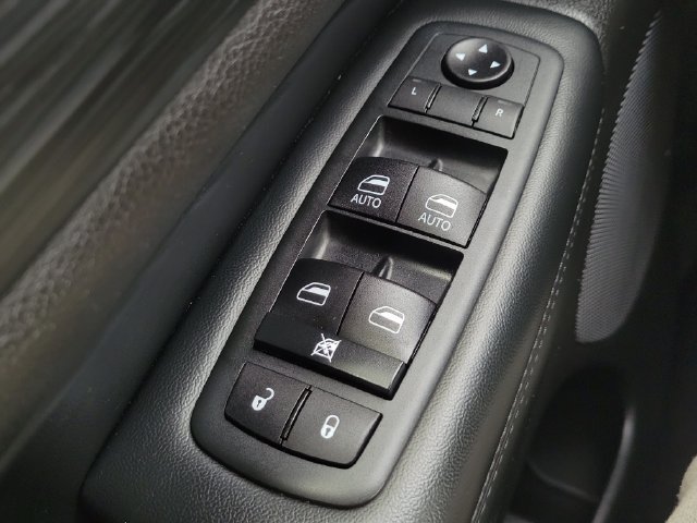 Used 2020 Jeep Grand Cherokee Laredo AWD/4WD image 20