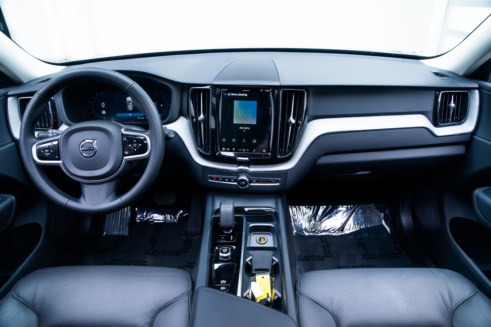 Used 2025 Volvo XC60 B5 Plus AWD/4WD image 9