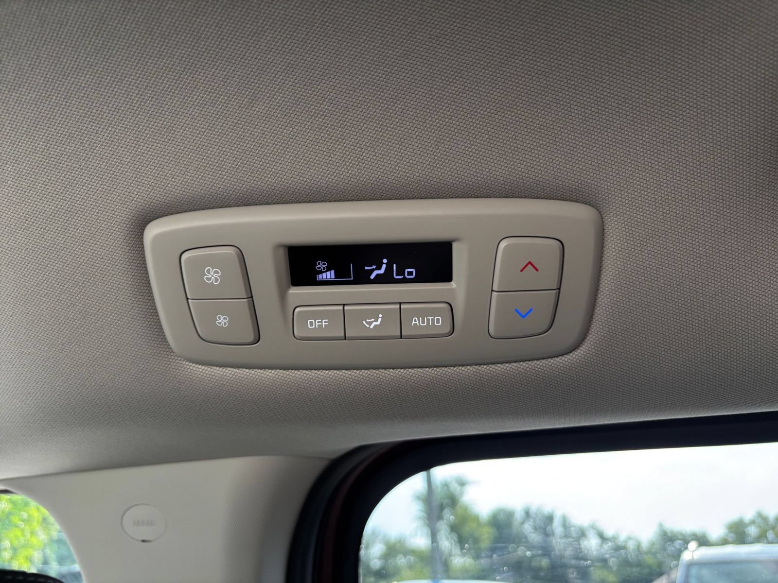 Used 2026 Kia Carnival FWD image 24