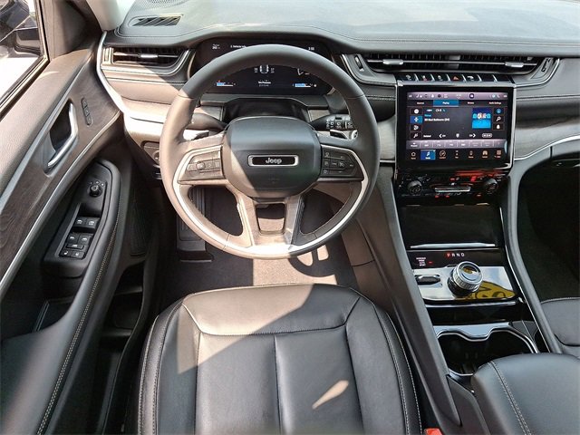 Used 2023 Jeep Grand Cherokee Limited w/ Black Appearance Package image 21