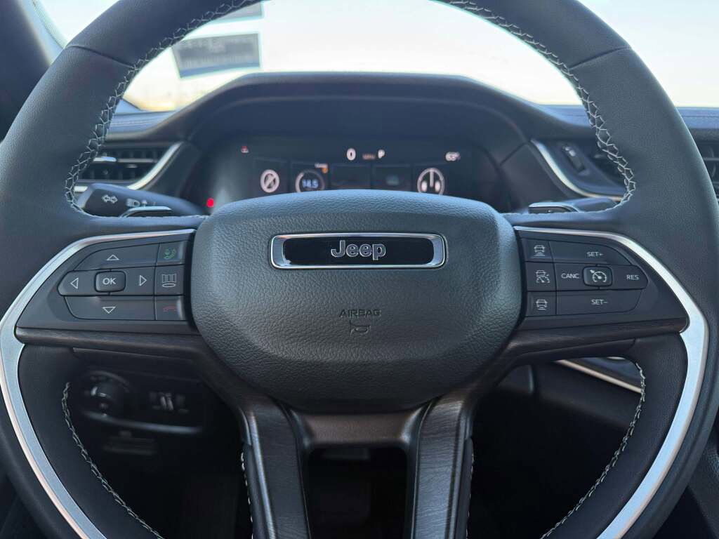 New 2025 Jeep Grand Cherokee L Limited image 18