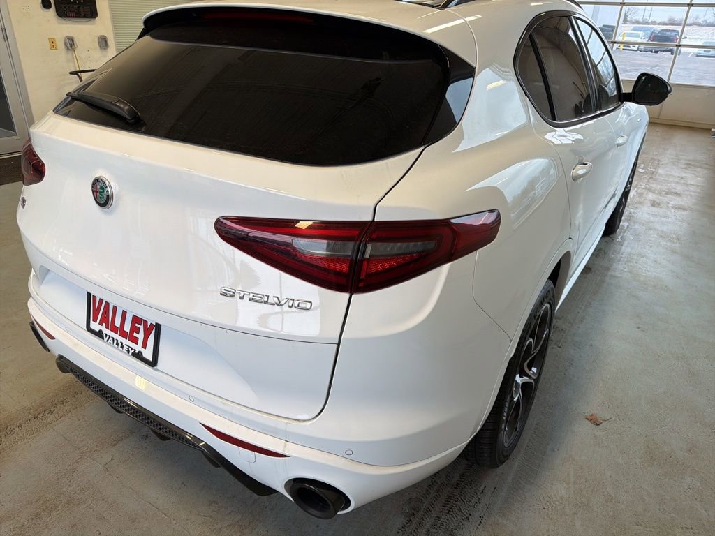 Used 2023 Alfa Romeo Stelvio Veloce image 12