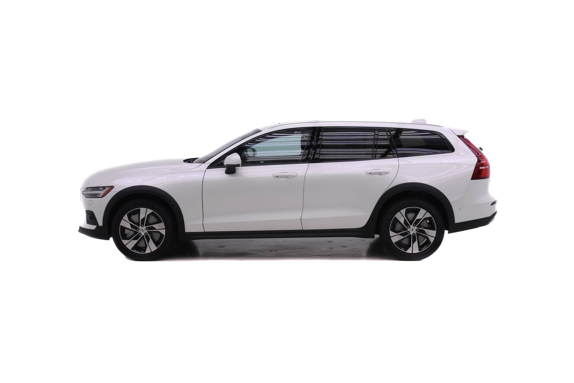 New 2026 Volvo V60 B5 Cross Country Plus w/ Climate Package AWD/4WD image 3