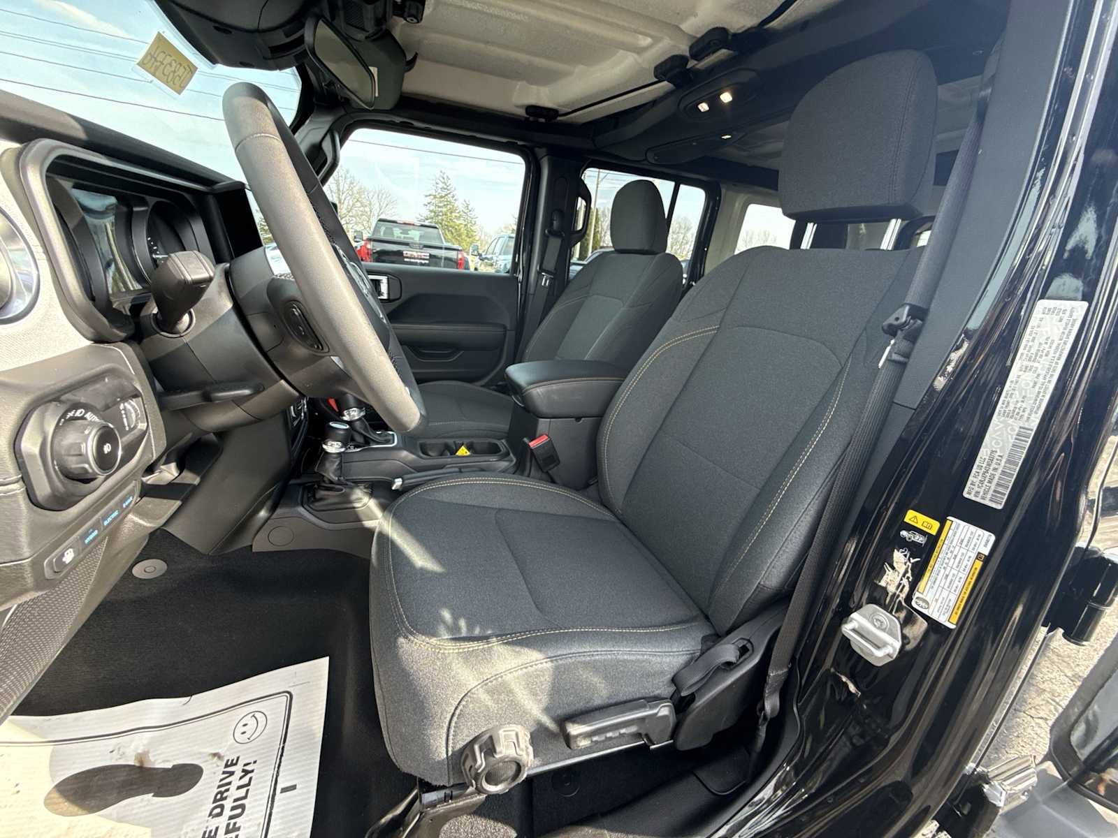 Used 2025 Jeep Wrangler Unlimited Sahara AWD/4WD image 13