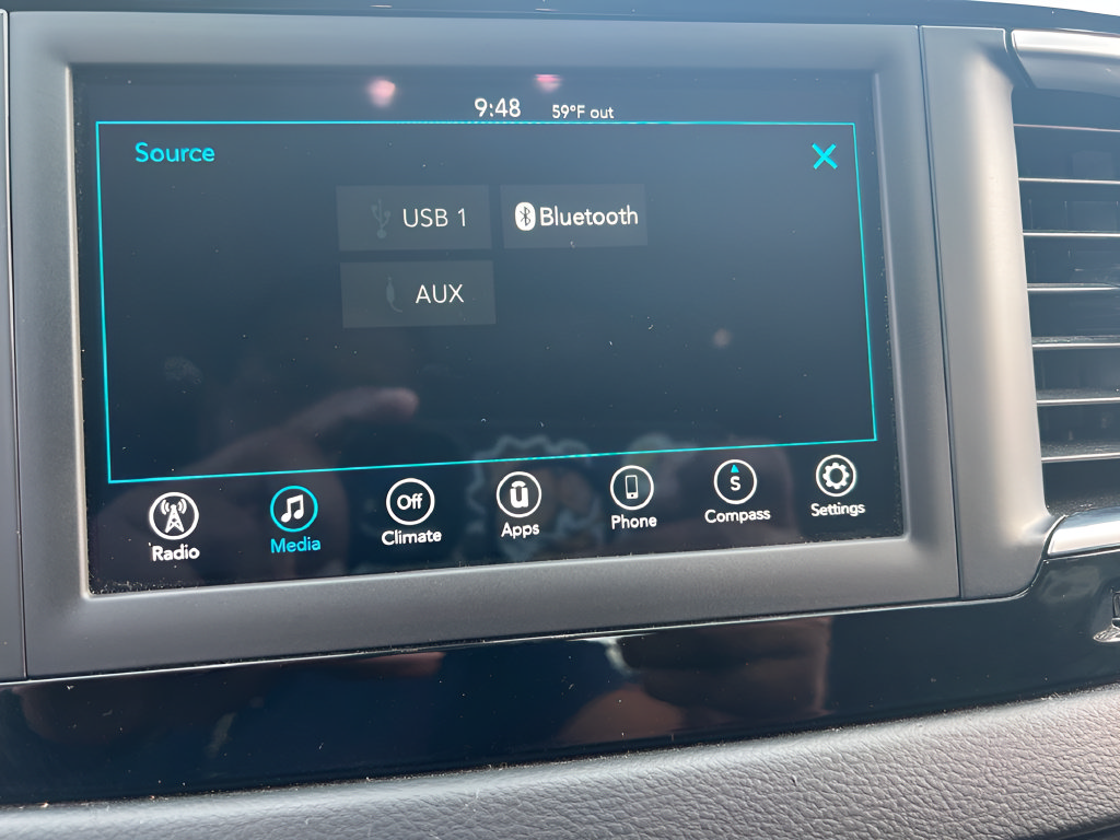 Used 2018 Chrysler Pacifica Touring Plus w/ Tire & Wheel Group FWD image 27