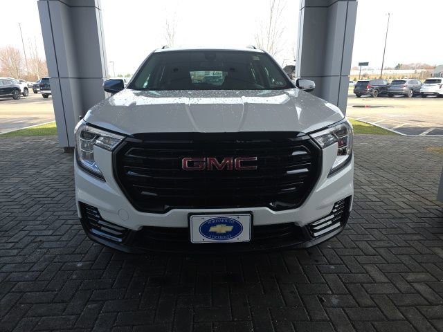 Used 2024 GMC Terrain SLE w/ Elevation Edition image 5