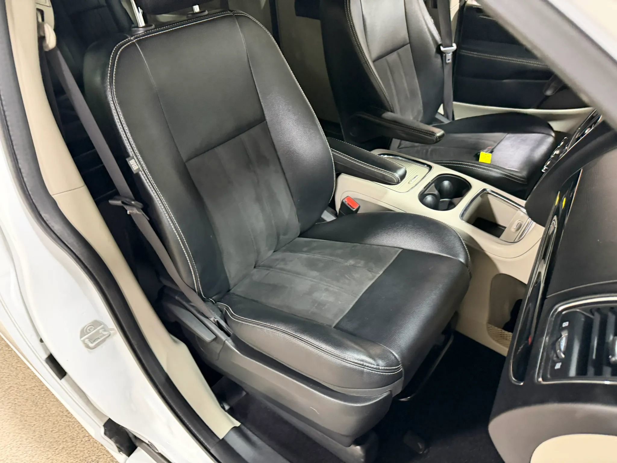 Used 2019 Dodge Grand Caravan SXT FWD image 40