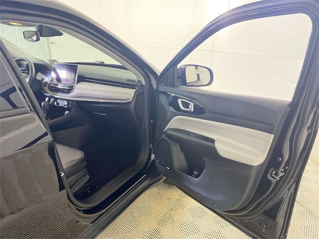 Used 2022 Jeep Compass Limited image 36